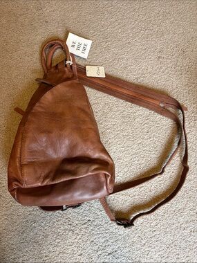 Free People NWT SoHo Convertable Sling Bag in Brown Leather